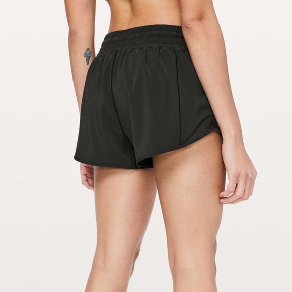 Lululemon Hotty Hot Short High Rise 2.5 inch inseam Black Size 10 - Picture 2 of 6